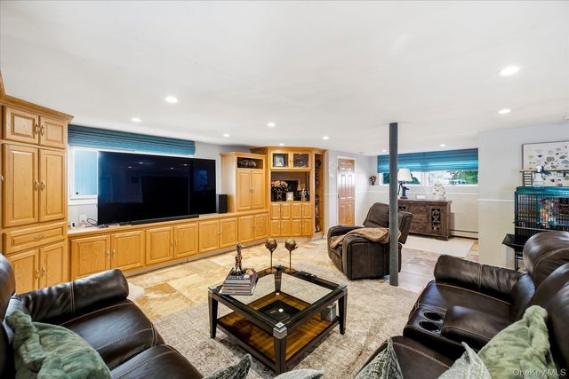569 Links Drive S, Oceanside, NY 11572