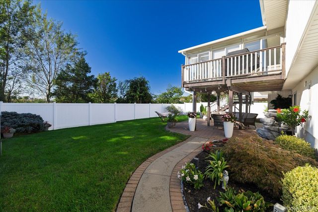 569 Links Drive S, Oceanside, NY 11572