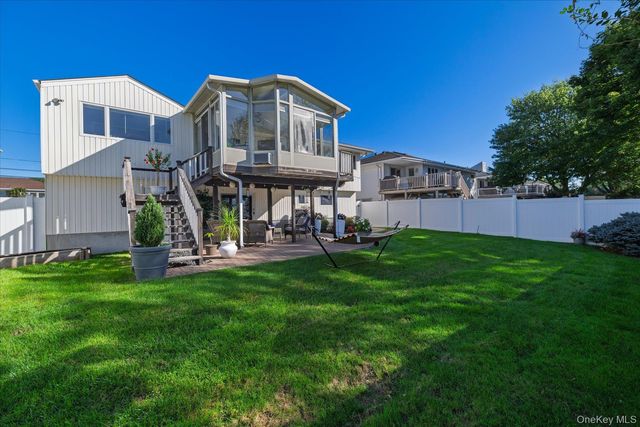 569 Links Drive S, Oceanside, NY 11572