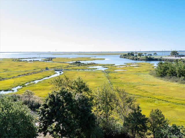 569 Links Drive S, Oceanside, NY 11572