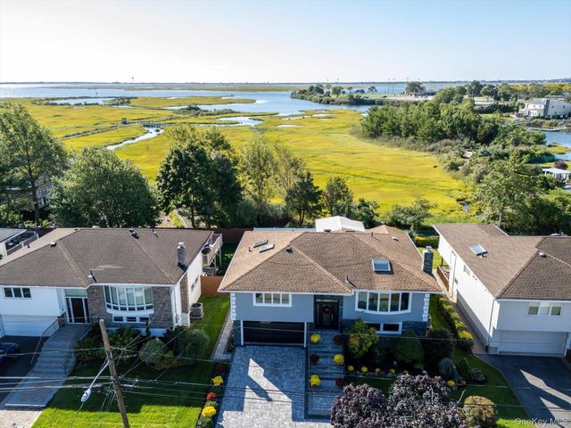 569 Links Drive S, Oceanside, NY 11572