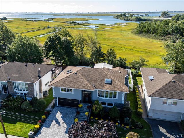 569 Links Drive S, Oceanside, NY 11572