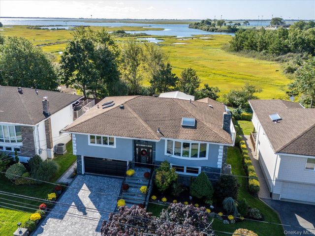 569 Links Drive S, Oceanside, NY 11572