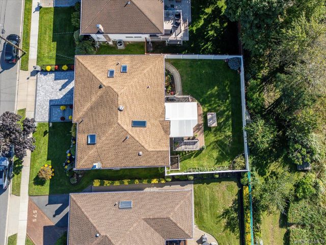 569 Links Drive S, Oceanside, NY 11572
