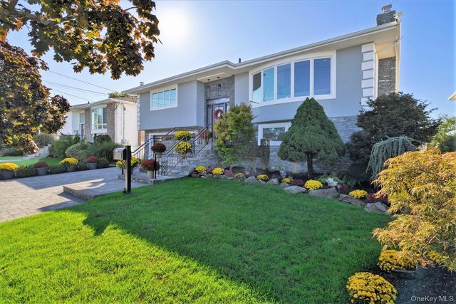 569 Links Drive S, Oceanside, NY 11572