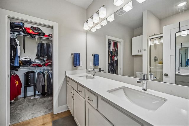 5652 Brook View Avenue, Des Moines, IA 50317