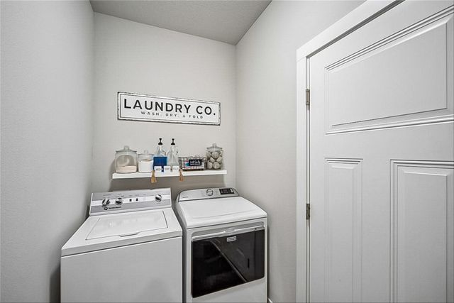 5652 Brook View Avenue, Des Moines, IA 50317