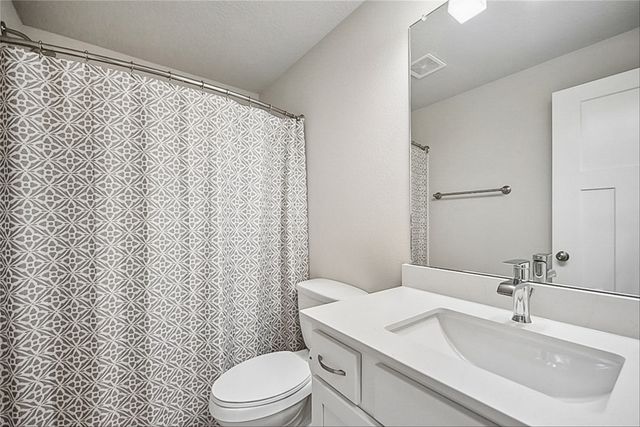 5652 Brook View Avenue, Des Moines, IA 50317