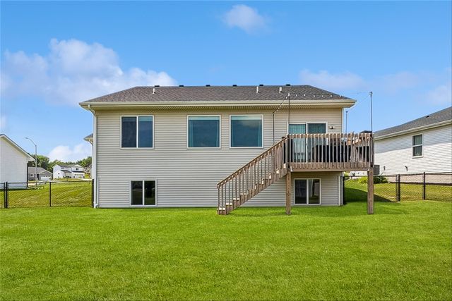 5652 Brook View Avenue, Des Moines, IA 50317