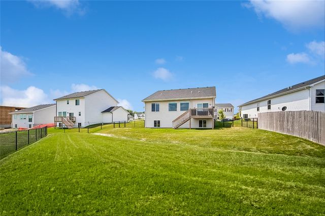 5652 Brook View Avenue, Des Moines, IA 50317
