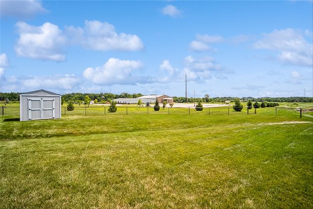 5652 Brook View Avenue, Des Moines, IA 50317