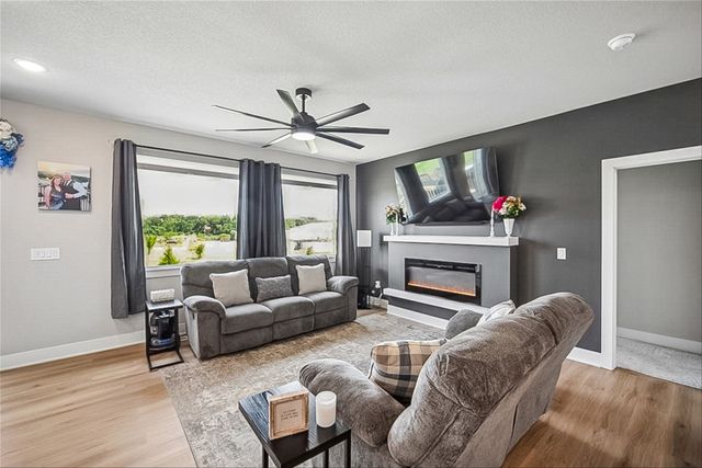 5652 Brook View Avenue, Des Moines, IA 50317