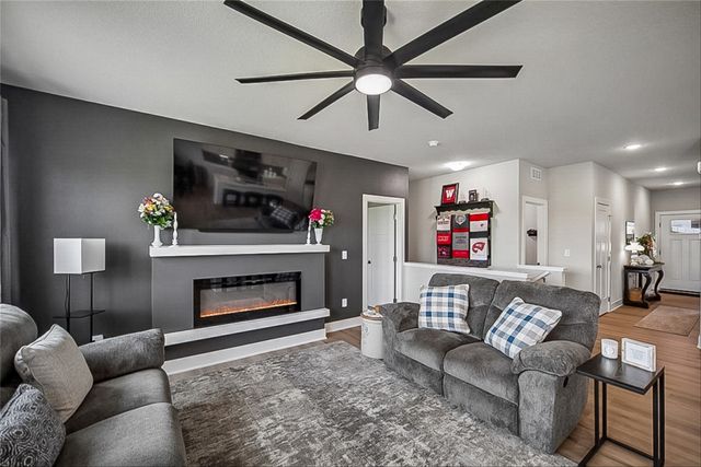 5652 Brook View Avenue, Des Moines, IA 50317