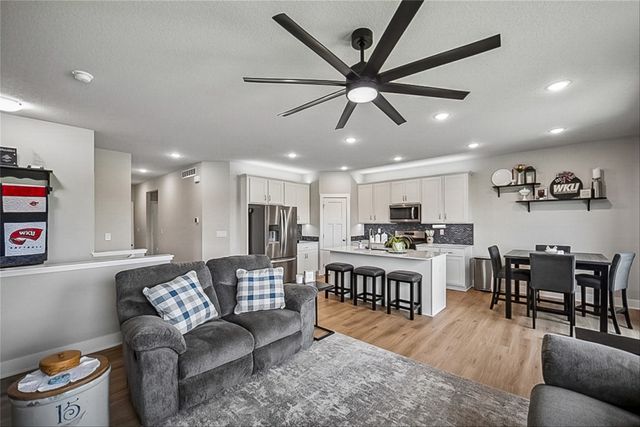 5652 Brook View Avenue, Des Moines, IA 50317
