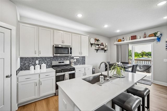 5652 Brook View Avenue, Des Moines, IA 50317