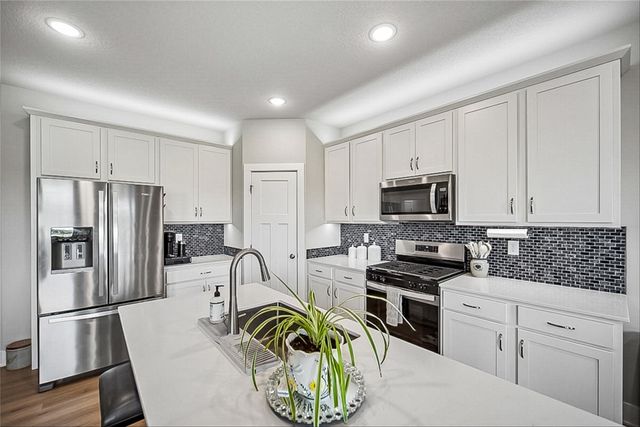 5652 Brook View Avenue, Des Moines, IA 50317