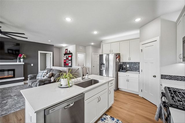 5652 Brook View Avenue, Des Moines, IA 50317
