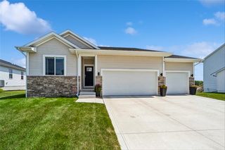 5652 Brook View Avenue, Des Moines, IA 50317