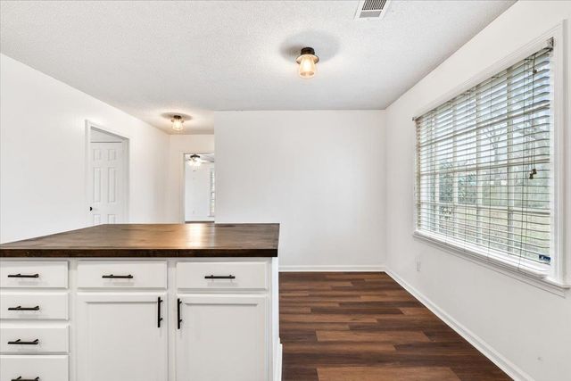 2814 MORNING WOODS DR, Memphis, TN 38016