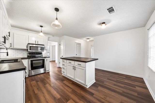 2814 MORNING WOODS DR, Memphis, TN 38016