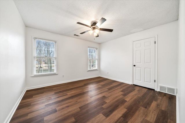 2814 MORNING WOODS DR, Memphis, TN 38016