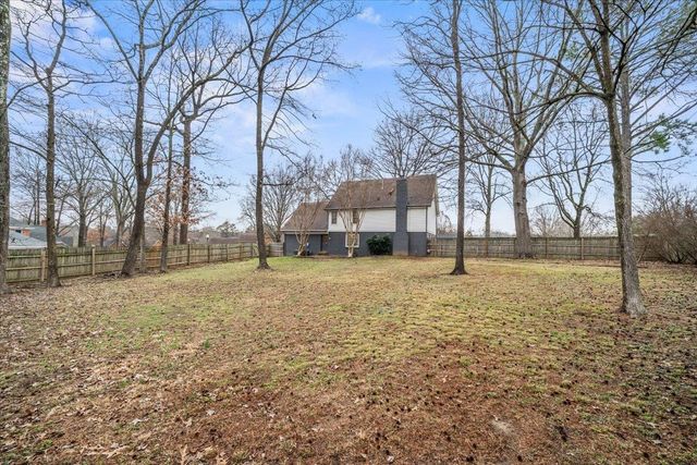 2814 MORNING WOODS DR, Memphis, TN 38016