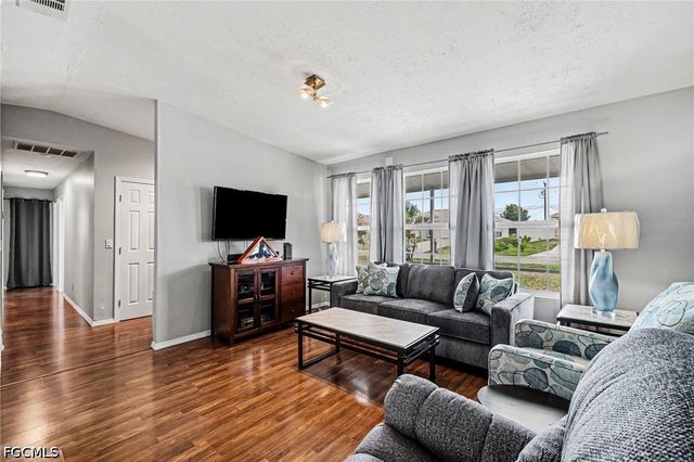 316 SW 19th TER, Cape Coral, FL 33991