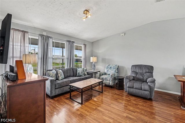 316 SW 19th TER, Cape Coral, FL 33991