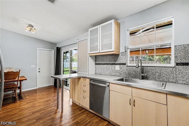 316 SW 19th TER, Cape Coral, FL 33991