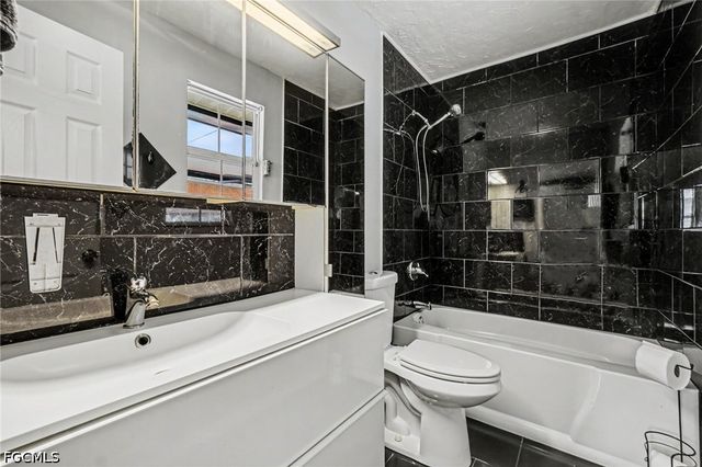 316 SW 19th TER, Cape Coral, FL 33991