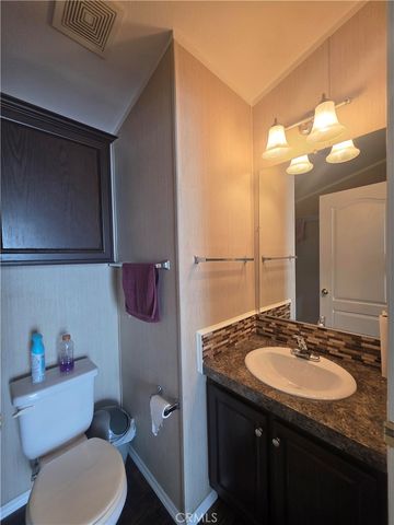 812 N Loren Avenue 18, Azusa, CA 91702