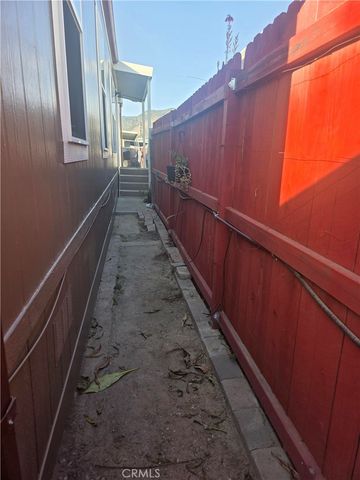 812 N Loren Avenue 18, Azusa, CA 91702