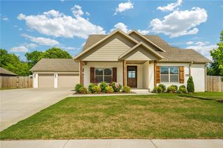 142 N Sheep Dog Avenue, Farmington, AR 72730
