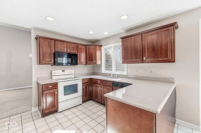 7869 Clearwater Parkway, Indianapolis, IN 46240