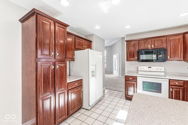 7869 Clearwater Parkway, Indianapolis, IN 46240
