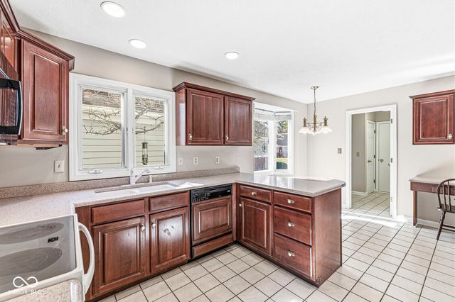 7869 Clearwater Parkway, Indianapolis, IN 46240