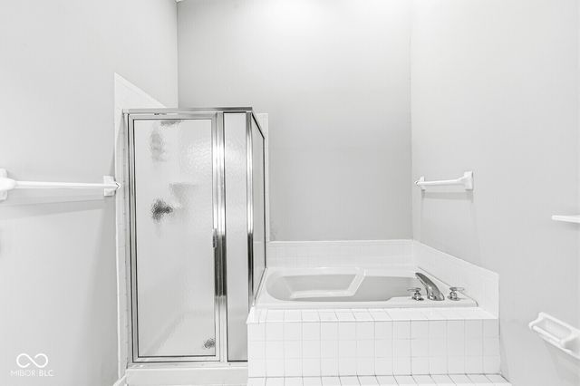7869 Clearwater Parkway, Indianapolis, IN 46240
