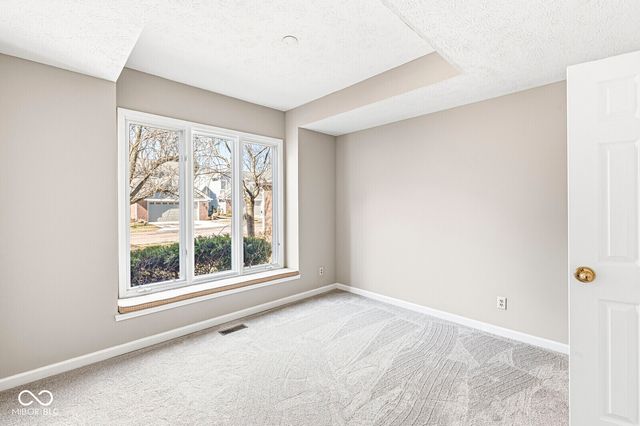 7869 Clearwater Parkway, Indianapolis, IN 46240