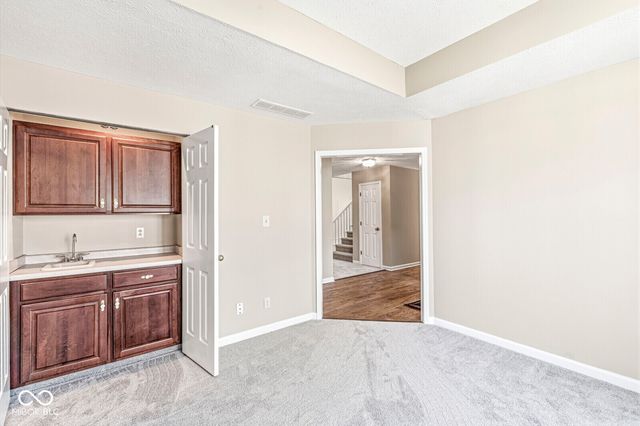 7869 Clearwater Parkway, Indianapolis, IN 46240