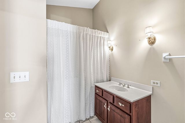 7869 Clearwater Parkway, Indianapolis, IN 46240