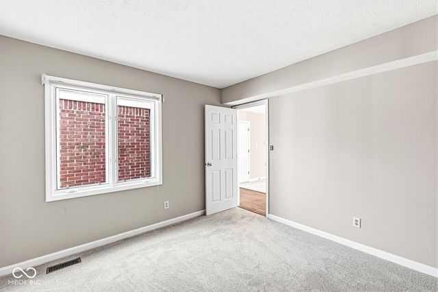 7869 Clearwater Parkway, Indianapolis, IN 46240