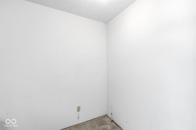 7869 Clearwater Parkway, Indianapolis, IN 46240