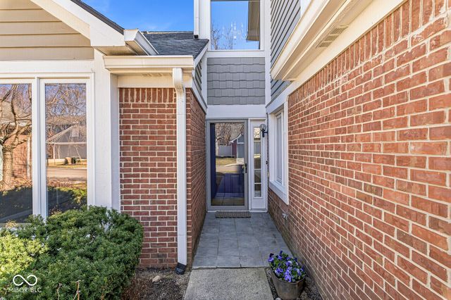 7869 Clearwater Parkway, Indianapolis, IN 46240