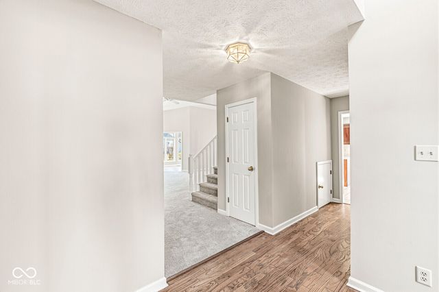 7869 Clearwater Parkway, Indianapolis, IN 46240
