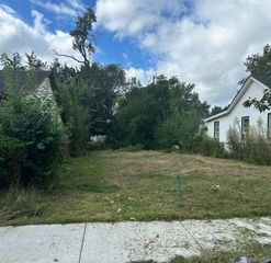 2105 Paris Avenue, Lincoln Park, MI 48146