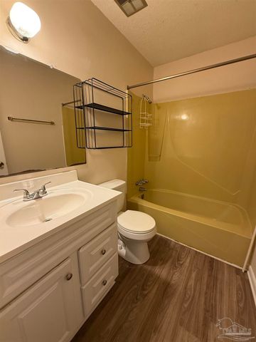 3226 Santa Rosa Dr, Gulf Breeze, FL 32563