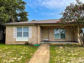 3226 Santa Rosa Dr, Gulf Breeze, FL 32563