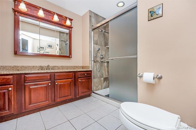 8 Hannah Lane, Middle Island, NY 11953