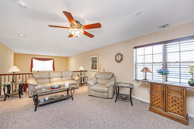 8 Hannah Lane, Middle Island, NY 11953