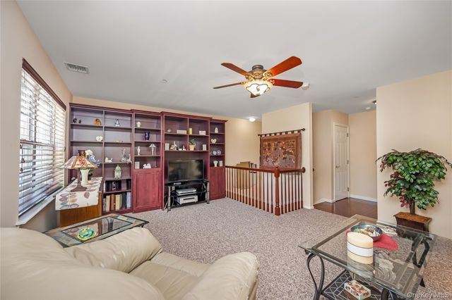 8 Hannah Lane, Middle Island, NY 11953